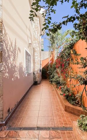 Casa à venda com 240m², 4 quartos e 3 vagas Casa à venda com 240m², 4 quartos e 3 vagasGaragem