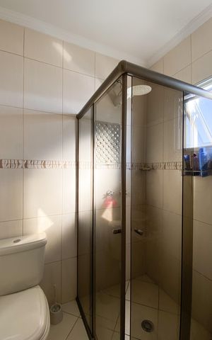 Casa à venda com 240m², 4 quartos e 3 vagas Casa à venda com 240m², 4 quartos e 3 vagasBanheiro