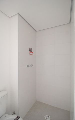 Apartamento à venda com 50m², 2 quartos e 1 vaga Apartamento à venda com 50m², 2 quartos e 1 vagaBanheiro da suíte