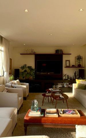 Apartamento à venda com 165m², 3 quartos e 1 vaga Apartamento à venda com 165m², 3 quartos e 1 vagaSala de TV