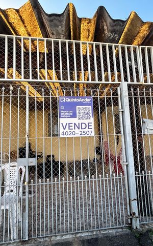 Casa à venda com 175m², 2 quartos e 2 vagas Casa à venda com 175m², 2 quartos e 2 vagasFachada