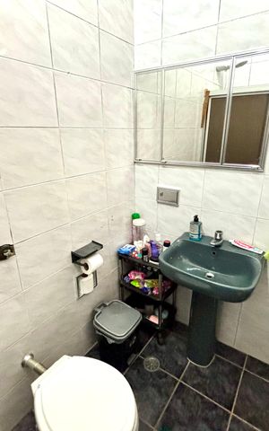 Casa à venda com 175m², 2 quartos e 2 vagas Casa à venda com 175m², 2 quartos e 2 vagasBanheiro