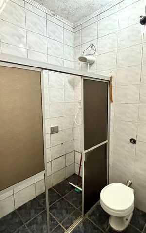 Casa à venda com 175m², 2 quartos e 2 vagas Casa à venda com 175m², 2 quartos e 2 vagasBanheiro