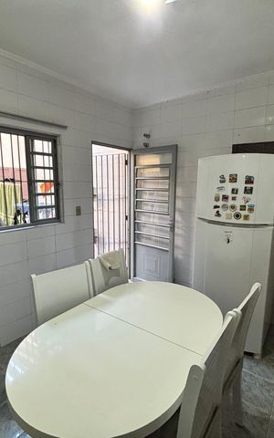 Casa à venda com 175m², 2 quartos e 2 vagas Casa à venda com 175m², 2 quartos e 2 vagasCozinha