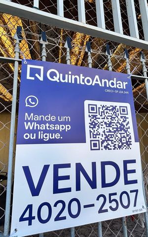 Casa à venda com 175m², 2 quartos e 2 vagas Casa à venda com 175m², 2 quartos e 2 vagasFachada