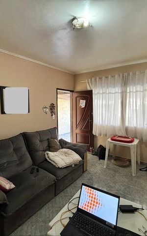 Casa à venda com 175m², 2 quartos e 2 vagas Casa à venda com 175m², 2 quartos e 2 vagasSala