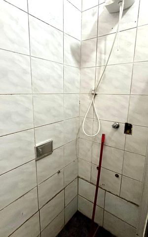 Casa à venda com 175m², 2 quartos e 2 vagas Casa à venda com 175m², 2 quartos e 2 vagasBanheiro