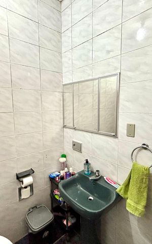 Casa à venda com 175m², 2 quartos e 2 vagas Casa à venda com 175m², 2 quartos e 2 vagasBanheiro
