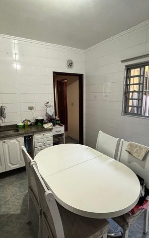 Casa à venda com 175m², 2 quartos e 2 vagas Casa à venda com 175m², 2 quartos e 2 vagasCozinha