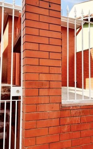 Casa à venda com 85m², 4 quartos e 1 vaga Casa à venda com 85m², 4 quartos e 1 vagaFachada
