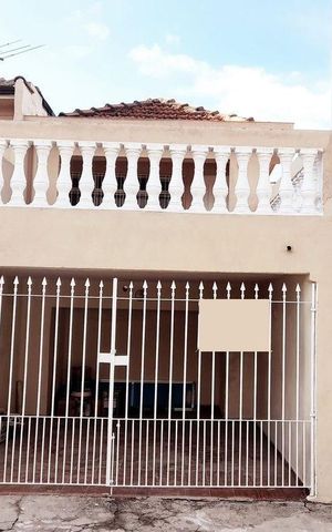 Casa à venda com 85m², 4 quartos e 1 vaga Casa à venda com 85m², 4 quartos e 1 vagaFachada