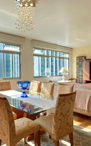 Apartamento à venda com 150m², 2 quartos e 1 vaga Apartamento à venda com 150m², 2 quartos e 1 vagaSala de Jantar