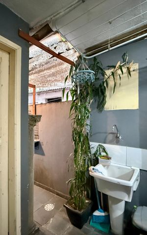 Casa à venda com 80m², 2 quartos e 1 vagaÁrea de Serviço