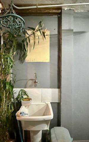 Casa à venda com 80m², 2 quartos e 1 vagaÁrea de Serviço