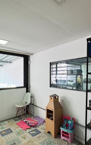 Casa à venda com 278m², 2 quartos e 5 vagas Casa à venda com 278m², 2 quartos e 5 vagasHall