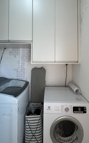 Casa à venda com 278m², 2 quartos e 5 vagas Casa à venda com 278m², 2 quartos e 5 vagasÁrea de Serviço
