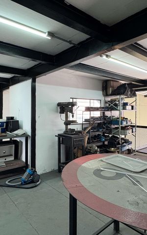 Casa à venda com 278m², 2 quartos e 5 vagas Casa à venda com 278m², 2 quartos e 5 vagasSalão