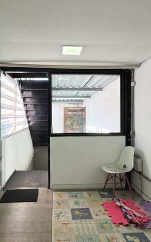 Casa à venda com 278m², 2 quartos e 5 vagas Casa à venda com 278m², 2 quartos e 5 vagasHall
