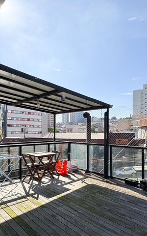 Casa à venda com 278m², 2 quartos e 5 vagas Casa à venda com 278m², 2 quartos e 5 vagasSacada