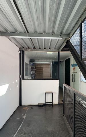 Casa à venda com 278m², 2 quartos e 5 vagas Casa à venda com 278m², 2 quartos e 5 vagasAcesso