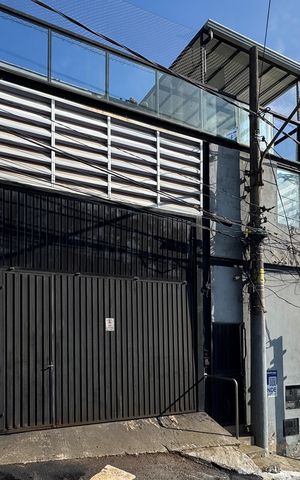 Casa à venda com 278m², 2 quartos e 5 vagas Casa à venda com 278m², 2 quartos e 5 vagasFachada