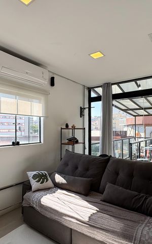 Casa à venda com 278m², 2 quartos e 5 vagas Casa à venda com 278m², 2 quartos e 5 vagasSala