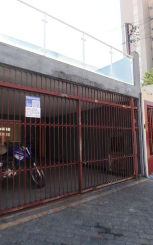 Casa à venda com 275m², 3 quartos e 2 vagasFachada
