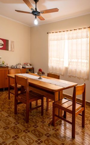 Casa à venda com 200m², 3 quartos e 3 vagas Casa à venda com 200m², 3 quartos e 3 vagasSala de Jantar