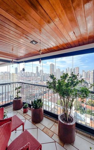 Apartamento à venda com 125m², 4 quartos e 3 vagasVaranda