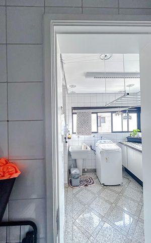 Apartamento à venda com 125m², 4 quartos e 3 vagasBanheiro de serviço