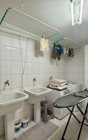 Casa de condomínio à venda com 397m², 4 quartos e 4 vagas Casa de condomínio à venda com 397m², 4 quartos e 4 vagasÁrea de Serviço