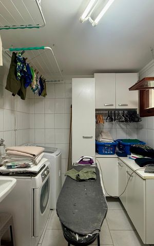 Casa de condomínio à venda com 397m², 4 quartos e 4 vagas Casa de condomínio à venda com 397m², 4 quartos e 4 vagasÁrea de Serviço