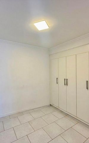 Casa de condomínio à venda com 397m², 4 quartos e 4 vagas Casa de condomínio à venda com 397m², 4 quartos e 4 vagasQuarto de Serviço