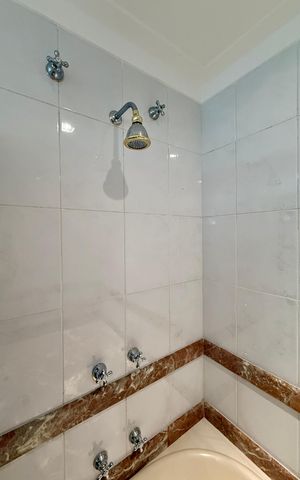 Casa de condomínio à venda com 397m², 4 quartos e 4 vagas Casa de condomínio à venda com 397m², 4 quartos e 4 vagasBanheiro Suíte 4