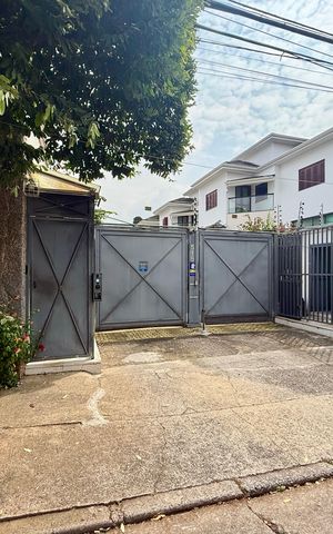 Casa de condomínio à venda com 397m², 4 quartos e 4 vagas Casa de condomínio à venda com 397m², 4 quartos e 4 vagasFachada Condomínio