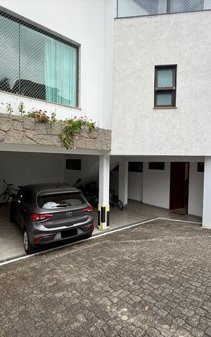 Casa de condomínio à venda com 397m², 4 quartos e 4 vagas Casa de condomínio à venda com 397m², 4 quartos e 4 vagasGaragem