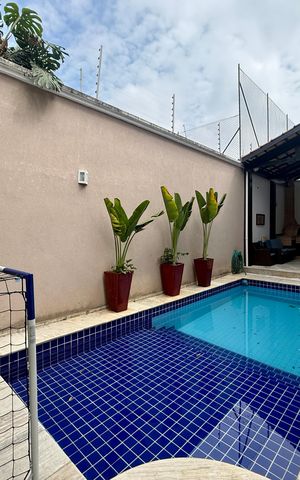 Casa de condomínio à venda com 397m², 4 quartos e 4 vagas Casa de condomínio à venda com 397m², 4 quartos e 4 vagasPiscina