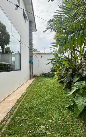 Casa de condomínio à venda com 397m², 4 quartos e 4 vagas Casa de condomínio à venda com 397m², 4 quartos e 4 vagasJardim