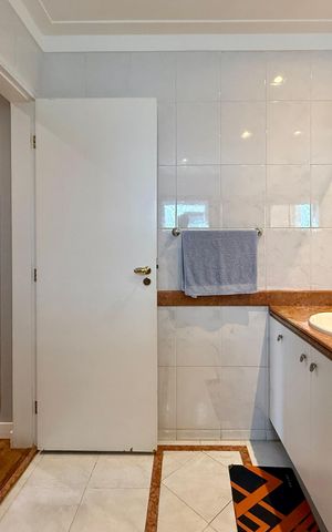 Casa de condomínio à venda com 397m², 4 quartos e 4 vagas Casa de condomínio à venda com 397m², 4 quartos e 4 vagasBanheiro Suíte 1