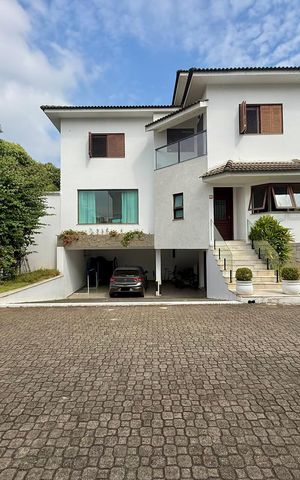 Casa de condomínio à venda com 397m², 4 quartos e 4 vagas Casa de condomínio à venda com 397m², 4 quartos e 4 vagasFachada Casa