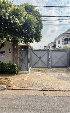 Casa de condomínio à venda com 397m², 4 quartos e 4 vagas Casa de condomínio à venda com 397m², 4 quartos e 4 vagasFachada Condomínio