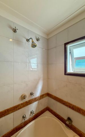Casa de condomínio à venda com 397m², 4 quartos e 4 vagas Casa de condomínio à venda com 397m², 4 quartos e 4 vagasBanheiro Suíte 1