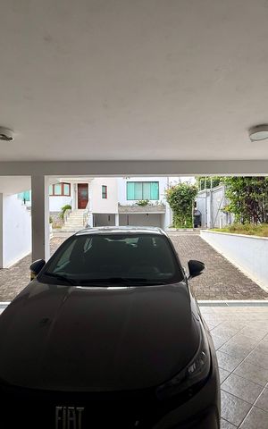Casa de condomínio à venda com 397m², 4 quartos e 4 vagas Casa de condomínio à venda com 397m², 4 quartos e 4 vagasGaragem