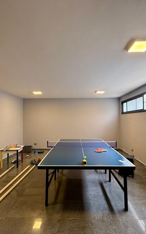 Casa de condomínio à venda com 397m², 4 quartos e 4 vagas Casa de condomínio à venda com 397m², 4 quartos e 4 vagasÁrea comum