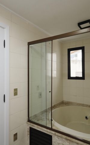 Apartamento à venda com 232m², 5 quartos e 3 vagasBanheiro da Suíte 2