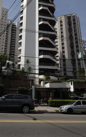 Apartamento à venda com 232m², 5 quartos e 3 vagasFachada 