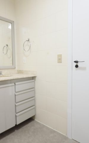 Apartamento à venda com 232m², 5 quartos e 3 vagasBanheiro da Suíte 2
