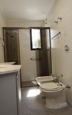 Apartamento à venda com 232m², 5 quartos e 3 vagasBanheiro 4