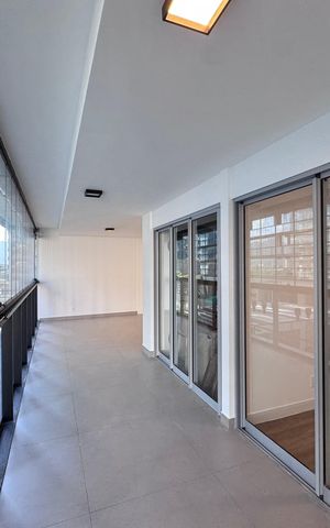 Apartamento à venda com 98m², 3 quartos e 2 vagas Apartamento à venda com 98m², 3 quartos e 2 vagasVaranda