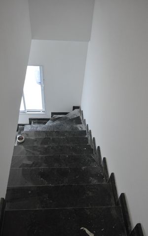 Casa para alugar com 80m², 3 quartos e 1 vagaEscada